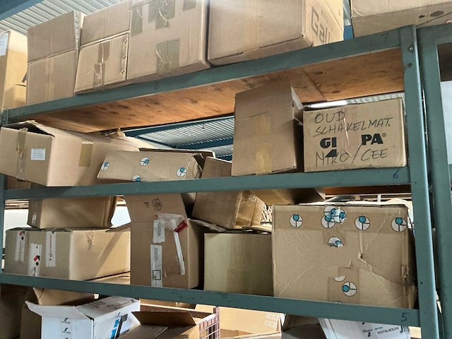 Partij vrachtwagen onderdelen en kabels - afbeelding 29 van  30