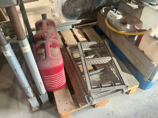 Partij vrachtwagen onderdelen - afbeelding 2 van  8