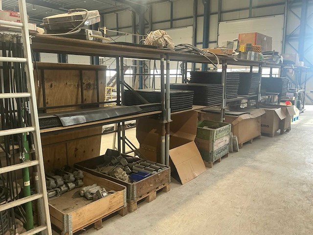 Partij vrachtwagen onderdelen - afbeelding 1 van  23