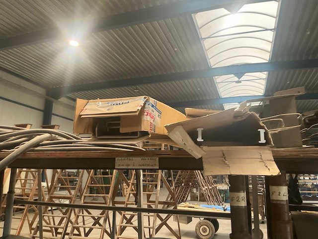 Partij vrachtwagen onderdelen - afbeelding 15 van  23