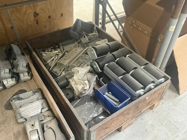 Partij vrachtwagen onderdelen - afbeelding 17 van  23