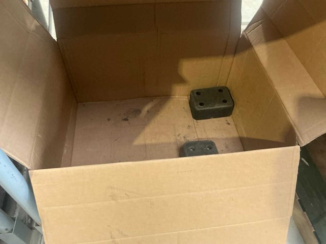 Partij vrachtwagen onderdelen - afbeelding 21 van  23