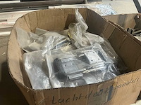 Partij vrachtwagen onderdelen - afbeelding 2 van  23