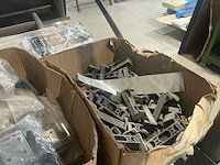 Partij vrachtwagen onderdelen - afbeelding 3 van  23