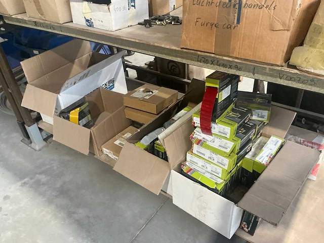 Partij vrachtwagen onderdelen - afbeelding 12 van  23