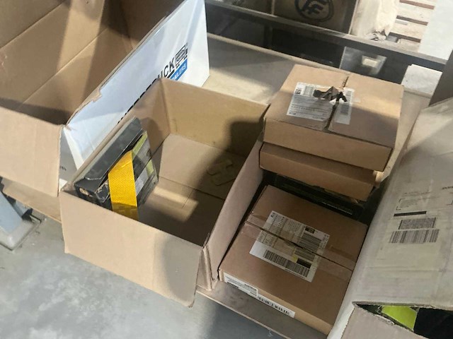 Partij vrachtwagen onderdelen - afbeelding 19 van  23