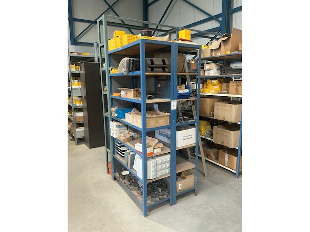 Partij vrachtwagen onderdelen - afbeelding 1 van  13