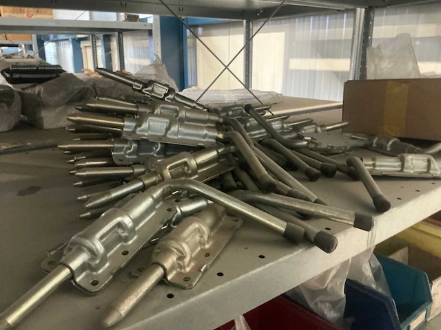 Partij vrachtwagen onderdelen - afbeelding 8 van  19