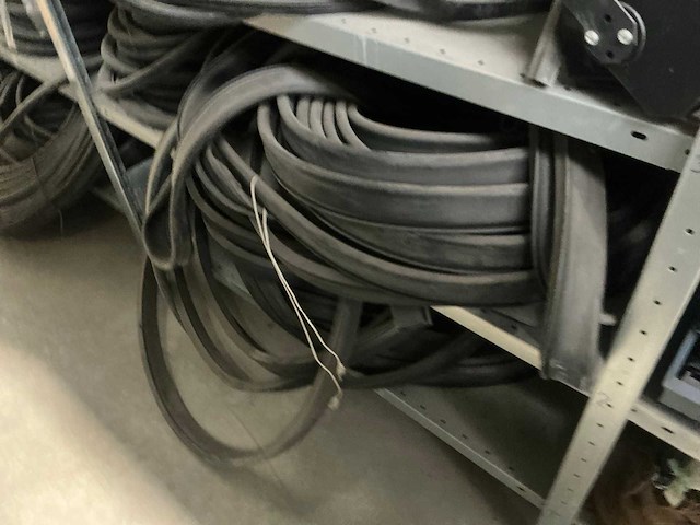 Partij vrachtwagen onderdelen - afbeelding 3 van  20