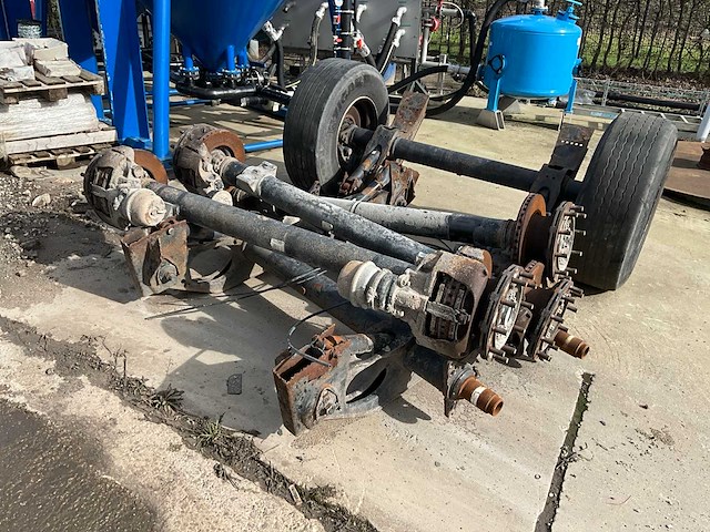 Partij vrachtwagenassen - afbeelding 1 van  7