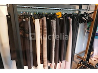 Partij vrouwenkledij ongeveer 120 stuks - afbeelding 2 van  8