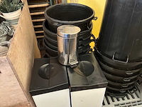 Partij vuilbakken en emmers - afbeelding 2 van  7