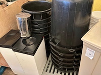 Partij vuilbakken en emmers - afbeelding 3 van  7