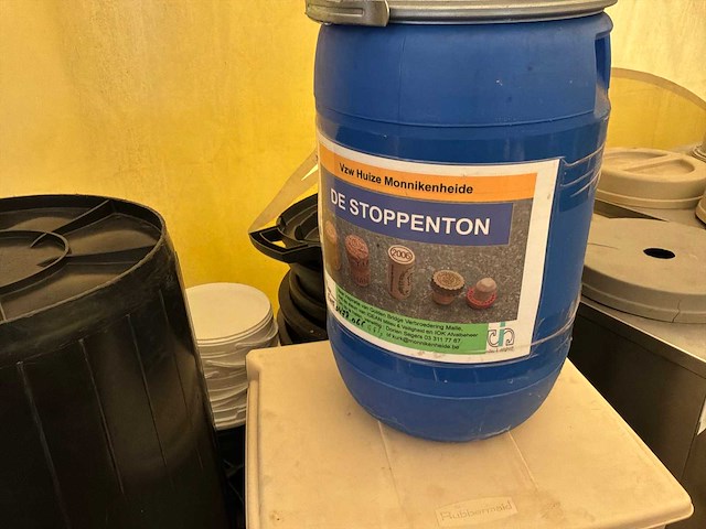 Partij vuilbakken en emmers - afbeelding 5 van  7