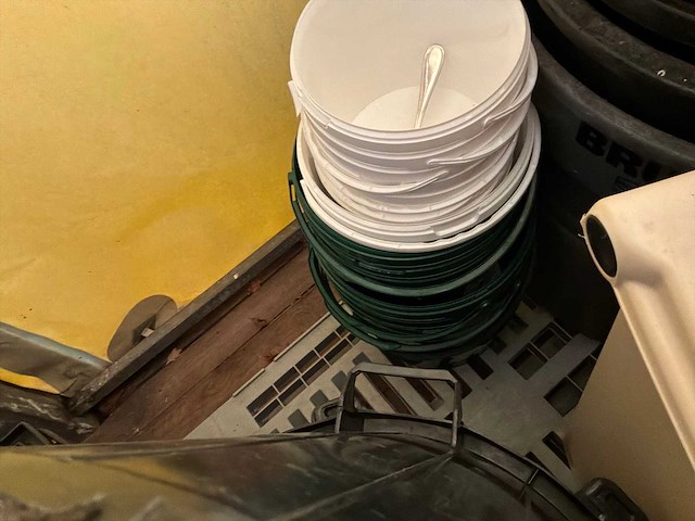 Partij vuilbakken en emmers - afbeelding 7 van  7