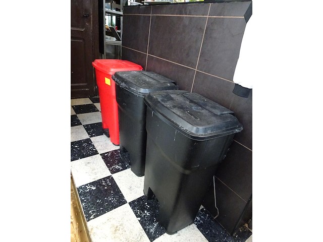 Partij vuilbakken - afbeelding 1 van  5