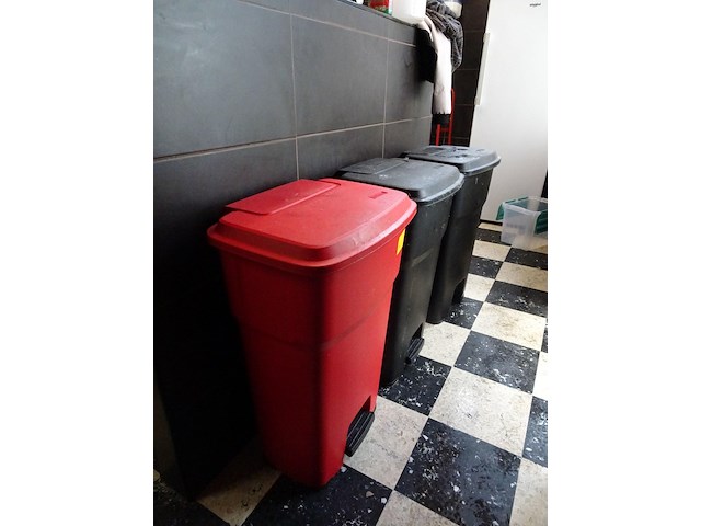 Partij vuilbakken - afbeelding 2 van  5