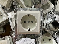 Partij wandcontactdozen enkel randaarde wit - afbeelding 3 van  4