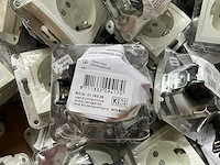 Partij wandcontactdozen enkel randaarde wit - afbeelding 4 van  4