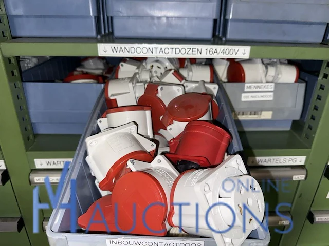 Partij wartels en contactdozen mennekes - afbeelding 2 van  13