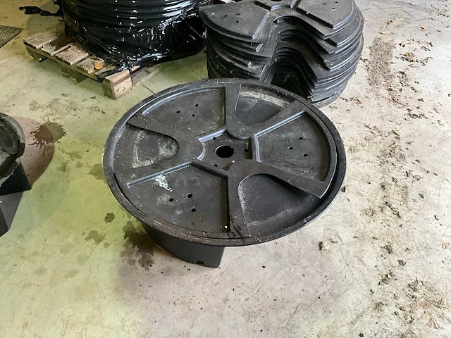 Partij waterreservoirs voor fonteinen - afbeelding 1 van  16