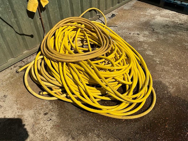 Partij waterslangen - afbeelding 1 van  1