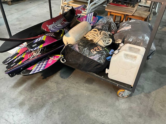 Partij watersport materiaal - afbeelding 1 van  4
