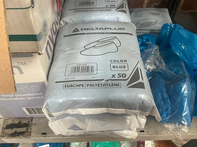 Partij wegwerp handschoenen en schoencovers - afbeelding 6 van  9