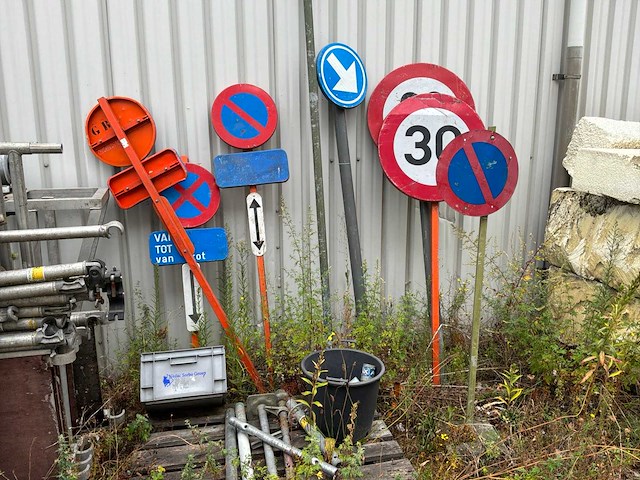 Partij werfsignalisatie en verkeersborden - afbeelding 5 van  5