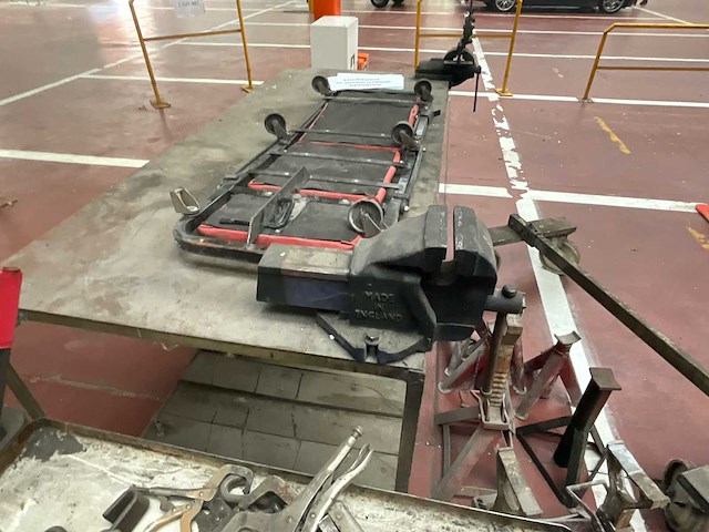 Partij werkplaatsmateriaal: werktafel, assteunen en handgereedschap - afbeelding 5 van  7