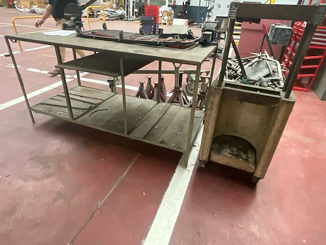 Partij werkplaatsmateriaal: werktafel, assteunen en handgereedschap - afbeelding 7 van  7
