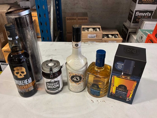 Partij whisky en aperitieven - afbeelding 1 van  4