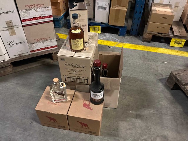 Partij whisky, gin en calvados - afbeelding 1 van  4