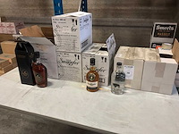 Partij whisky, gin en cognac - afbeelding 1 van  3