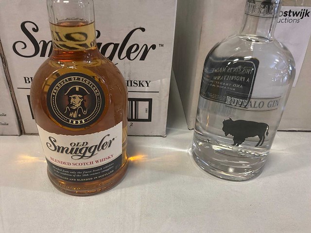 Partij whisky, gin en cognac - afbeelding 2 van  3