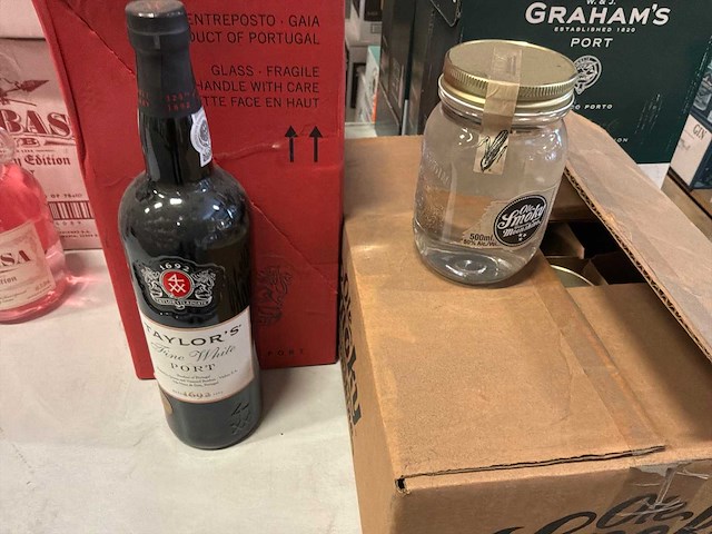 Partij whisky, port, aperitieven en gin - afbeelding 1 van  1
