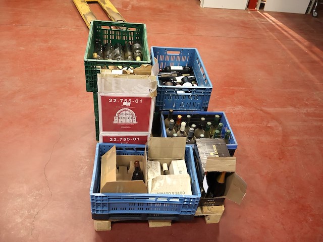 Partij wijnen en dranken - afbeelding 1 van  21
