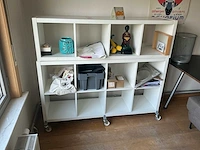 Partij witte open vakkenkasten / opbergrekken