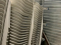 Partij witte plastieken tuinstoelen 28 stuks - afbeelding 1 van  1