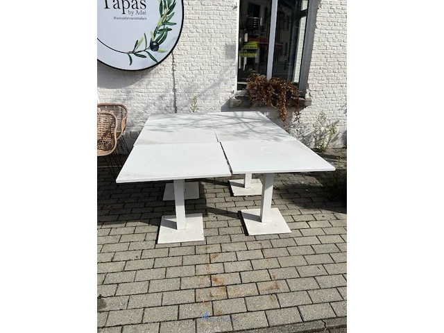 Partij witte terrastafels - afbeelding 2 van  4
