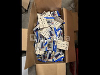 Partij wolfraam tapijtmesjes en toebehoren - afbeelding 1 van  4