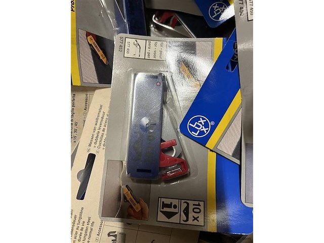 Partij wolfraam tapijtmesjes en toebehoren - afbeelding 2 van  4