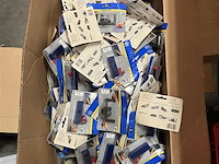 Partij wolfraam tapijtmesjes en toebehoren - afbeelding 1 van  4