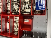 Partij zekeringen en elektrisch installatiemateriaal - afbeelding 6 van  135