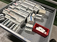 Partij zekeringen en elektrisch installatiemateriaal - afbeelding 20 van  135