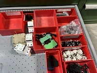 Partij zekeringen en elektrisch installatiemateriaal - afbeelding 23 van  135