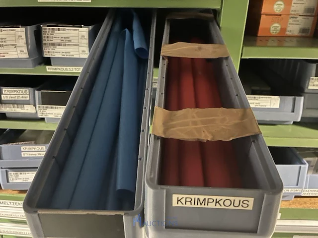 Partij zekeringen en elektrisch installatiemateriaal - afbeelding 38 van  135
