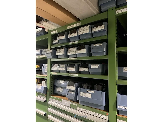 Partij zekeringen en elektrisch installatiemateriaal - afbeelding 51 van  135