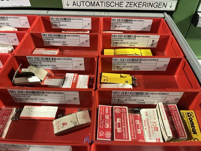 Partij zekeringen en elektrisch installatiemateriaal - afbeelding 55 van  135