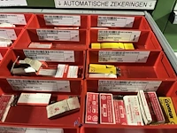 Partij zekeringen en elektrisch installatiemateriaal - afbeelding 55 van  135